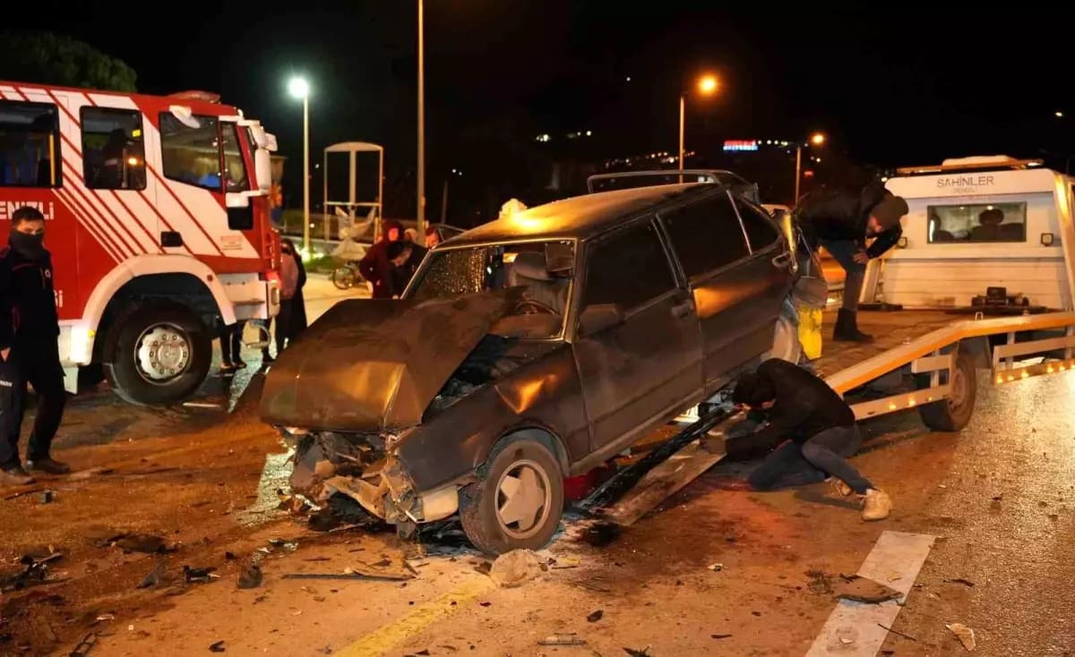 Denizli’de 5 Araçlı Zincirleme Trafik Kazasında Yaralanan Sürücü Kurtarılamadı