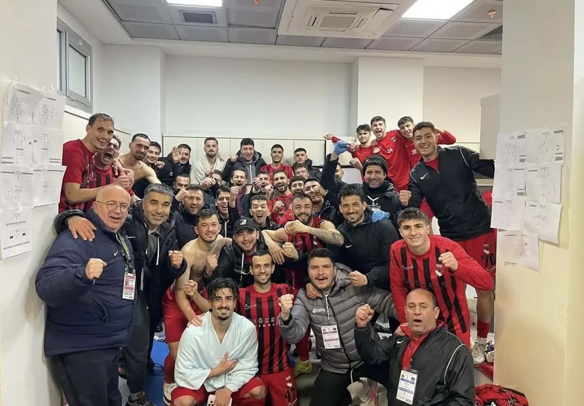 Denizli İdmanyurdu Üst Üste Üçüncü Galibiyetini Kutladı