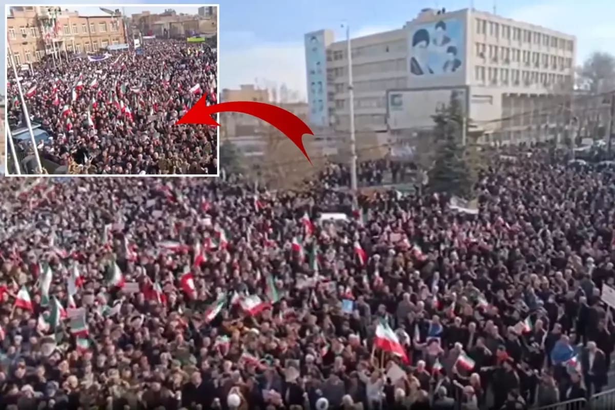 İran’da Protestoların 15. Gününde Hükümet Destekçileri Dev Gösteri Düzenledi