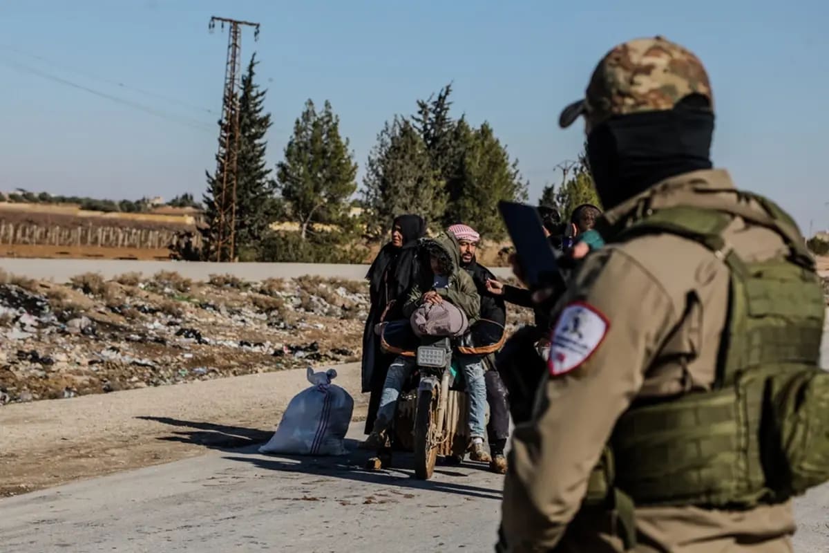 YPG’nin Fırat Batısı’ndan Çekilme Kararına Şam Yönetiminden İlk Tepki